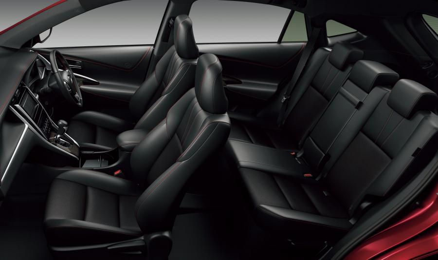 Интерьер Toyota Harrier 2017 года  (фото 3 из 16)
